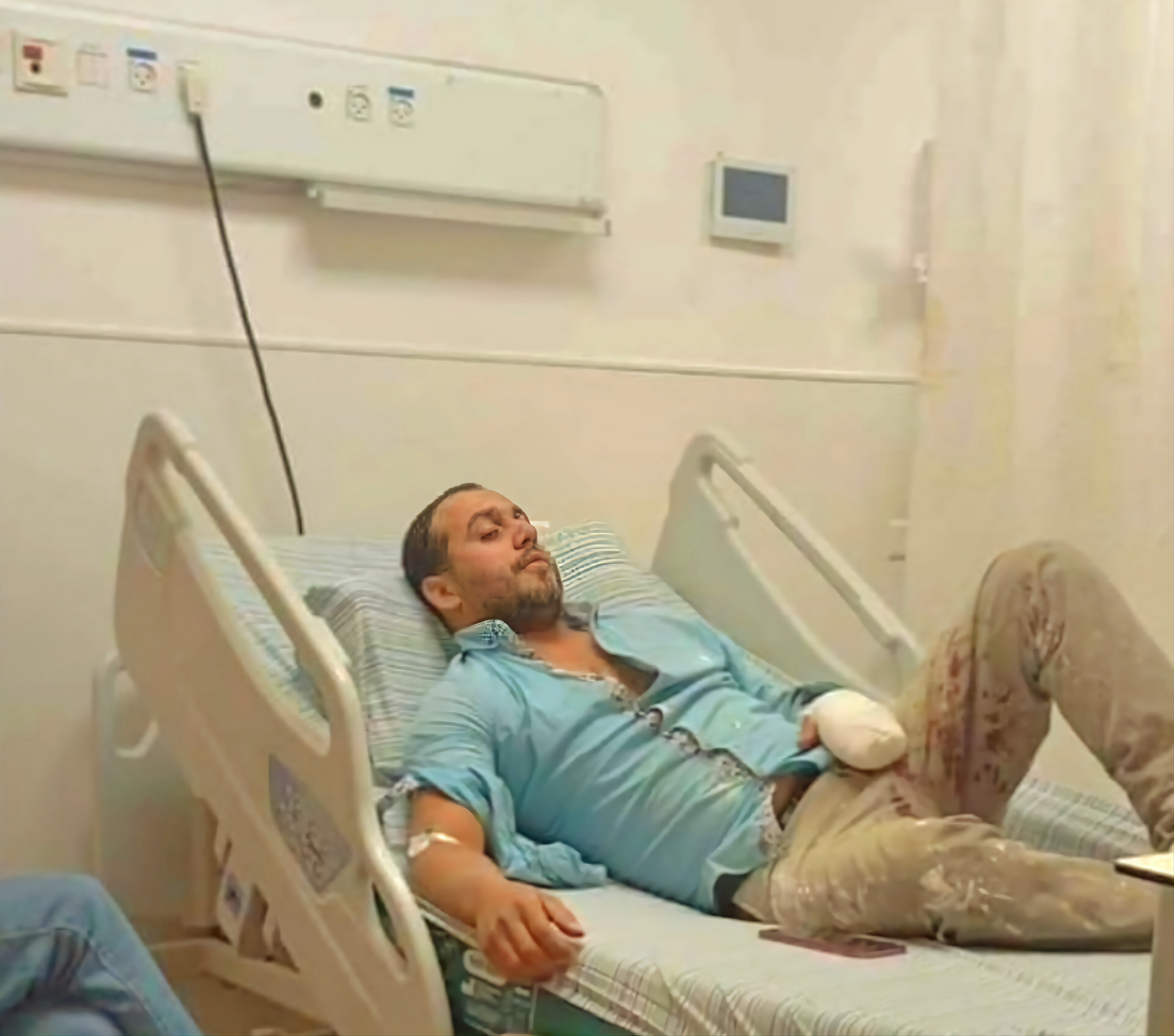 Les soldats israéliens agressent brutalement un jeune Palestinien à Ramallah