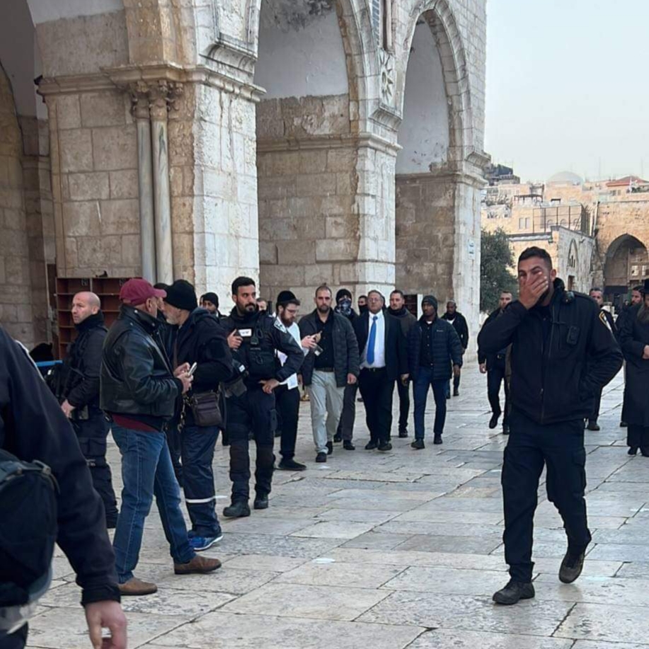 (Mise à jour) L'extrémiste Bin Gvir prend d'assaut la mosquée Al-Aqsa et des réactions palestiniens condamnant la prise d'assut 
