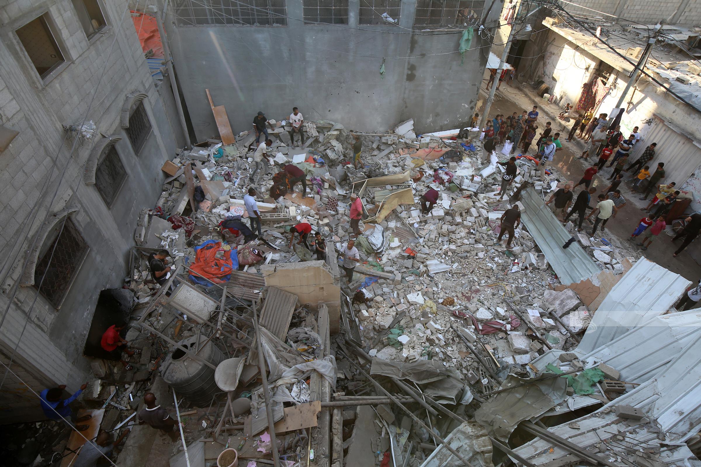 Sept martyrs dans un bombardement d'une maison à Beit Lahia par l'occupation