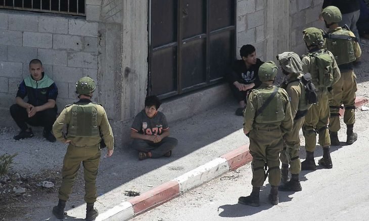 Les soldats israéliens agressent les enfants à Hébron  