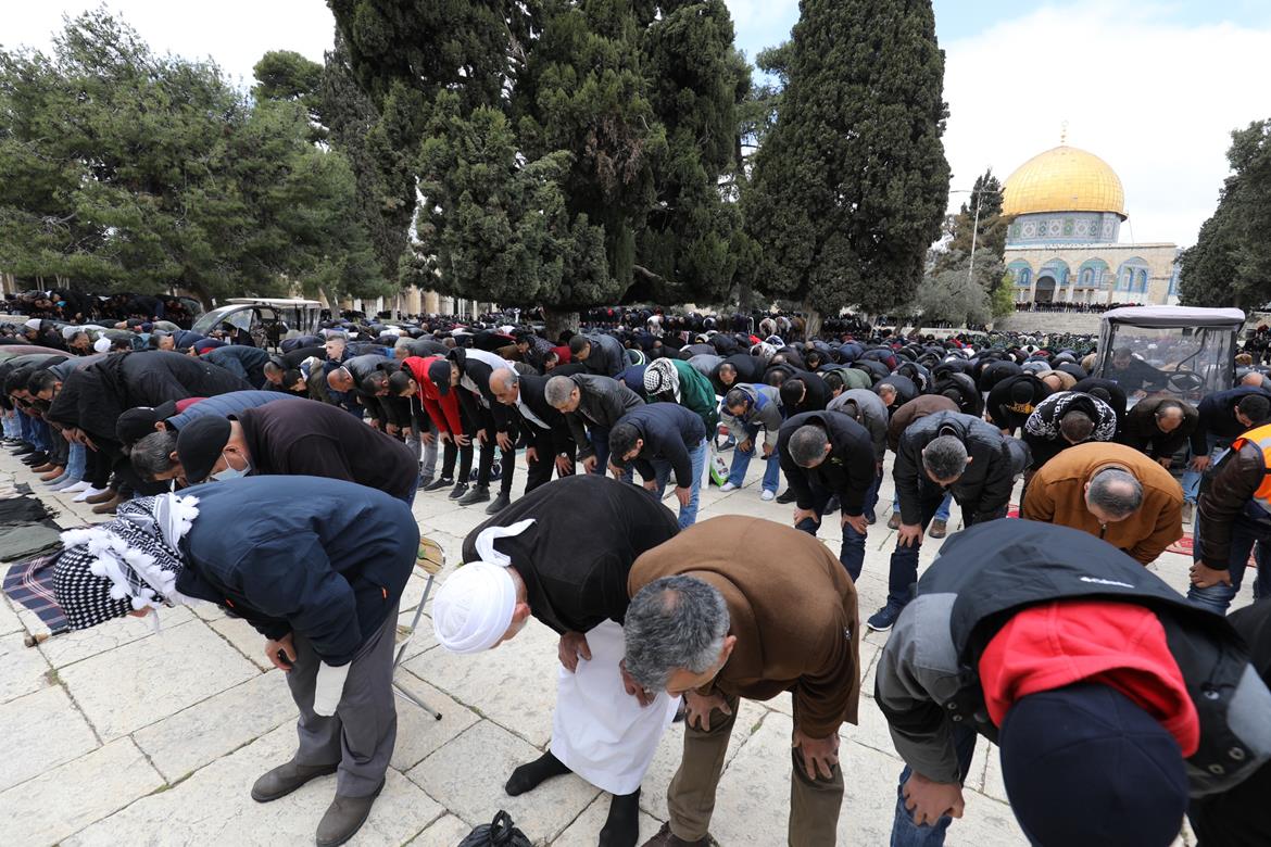 140 000 fidèles ont accompli la prière de l’Aïd al-Adha à la mosquée Al-Aqsa malgré les restrictions israéliennes