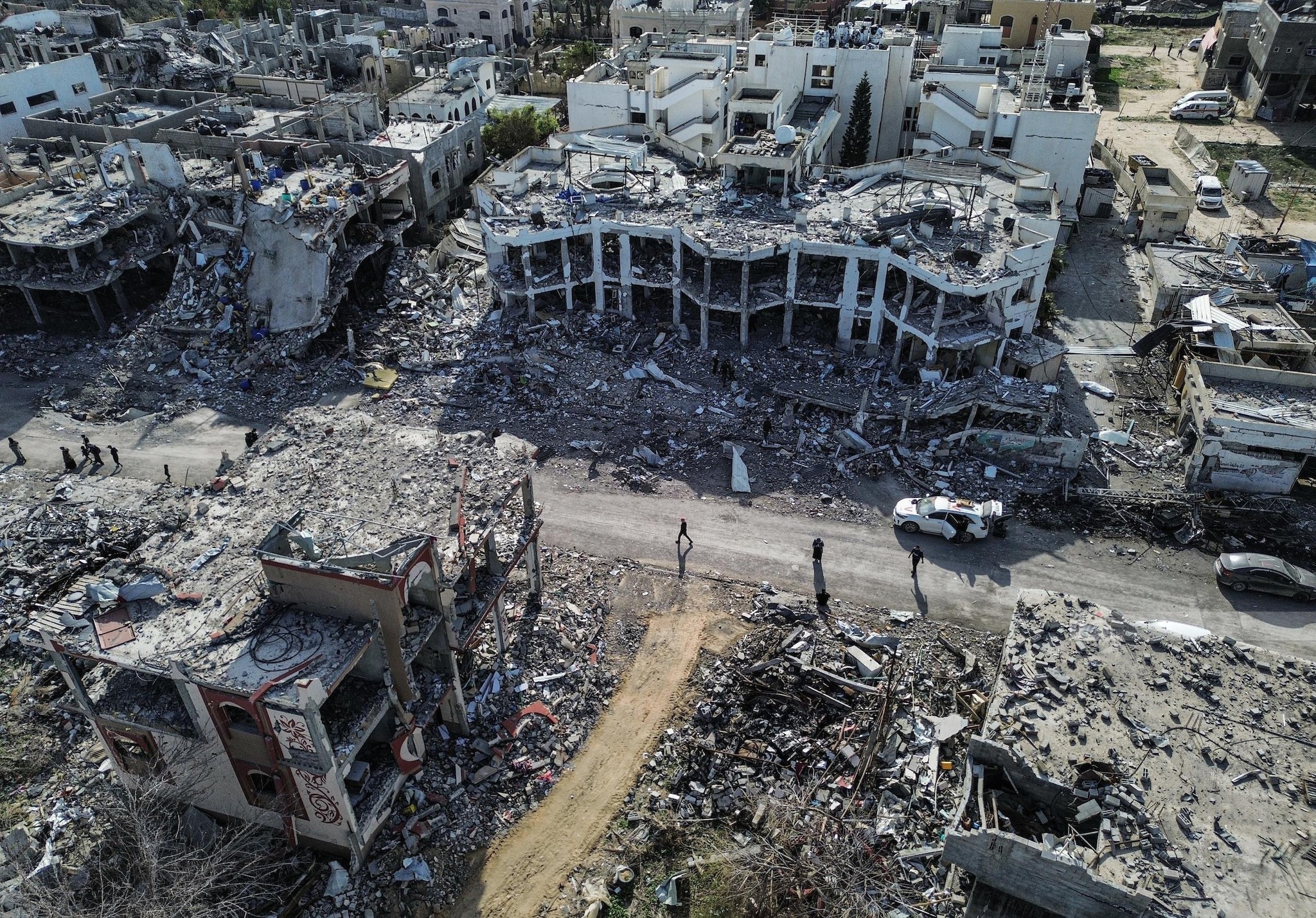 Quatre civils blessés par balles de l'occupation et trois enfants dans l'explosion des restes explosifs de guerre à Rafah 
