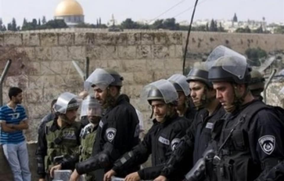 La police israélienne arrête une fille de la mosquée Al-Aqsa