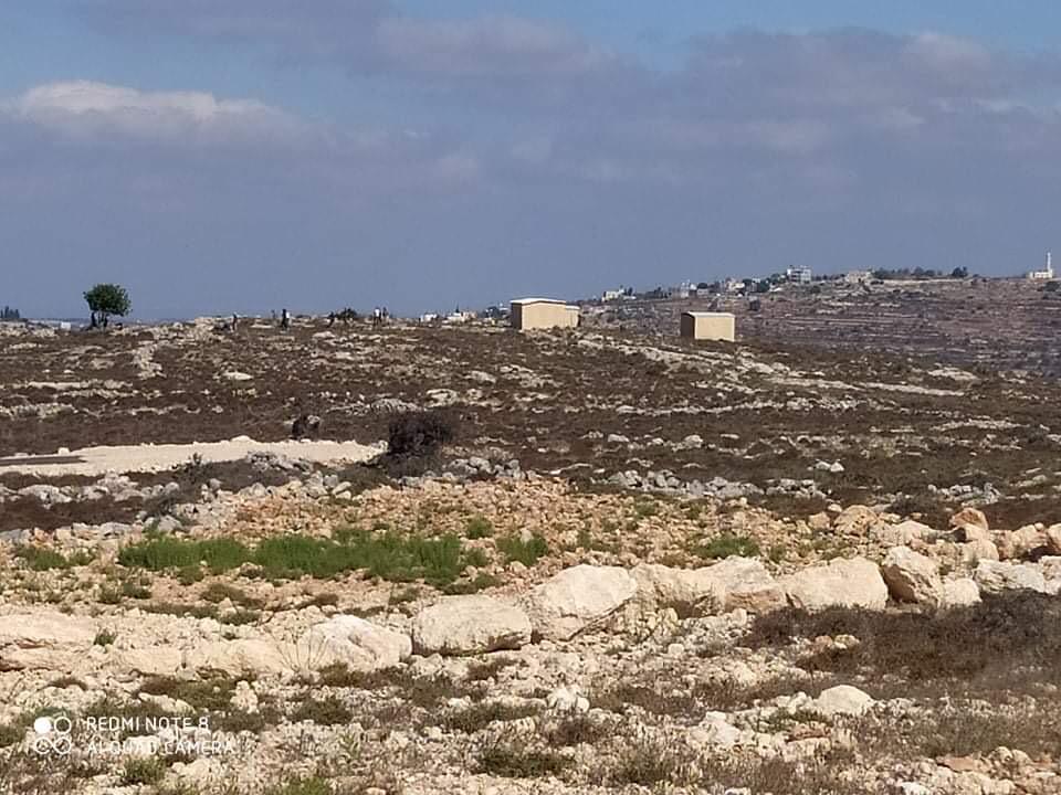 Des colons israéliens installent à nouveau deux tentes sur des terres palestiniennes à Bethléem 