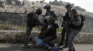 L’occupation arrête trois citoyens palestiniens à Jérusalem occupée 