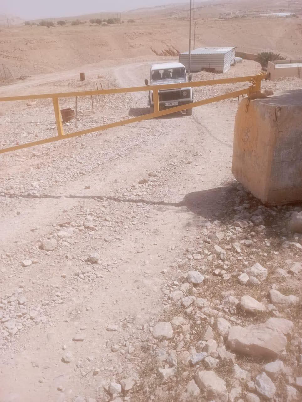 L’occupation israélienne installe une barrière métallique au nord-ouest de Jéricho