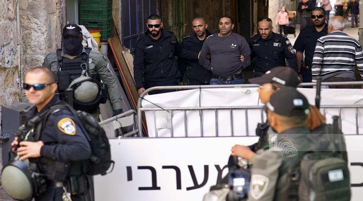 Mosquée d’Al-Aqsa: Des fidèles palestiniens battus et un enfant arrêté par la police israélienne 