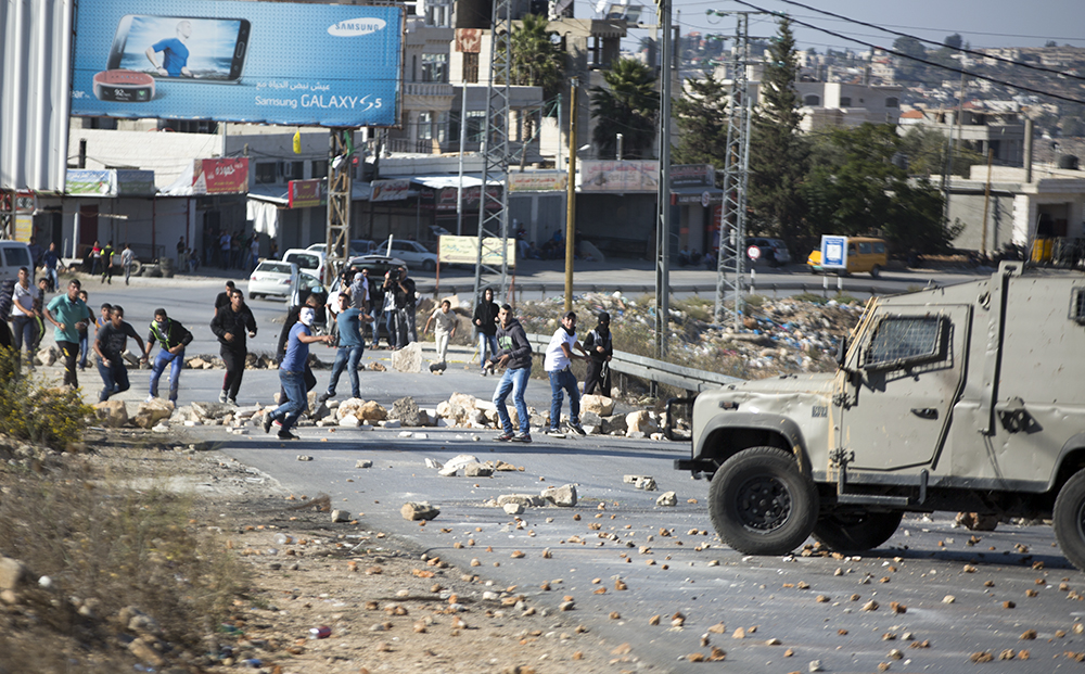 Les forces d’occupation israéliennes blessent un Palestinien et arrêtent 20 Palestiniens en Cisjordanie occupée