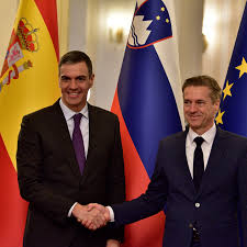 le Premier ministre espagnol Pedro Sánchez et son homologue slovène Robert Golob.