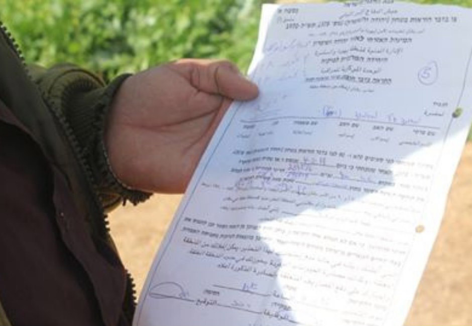 Notifications d'arrêt de construction dans le village d'Al-Nabi Elias près de Qalqilya