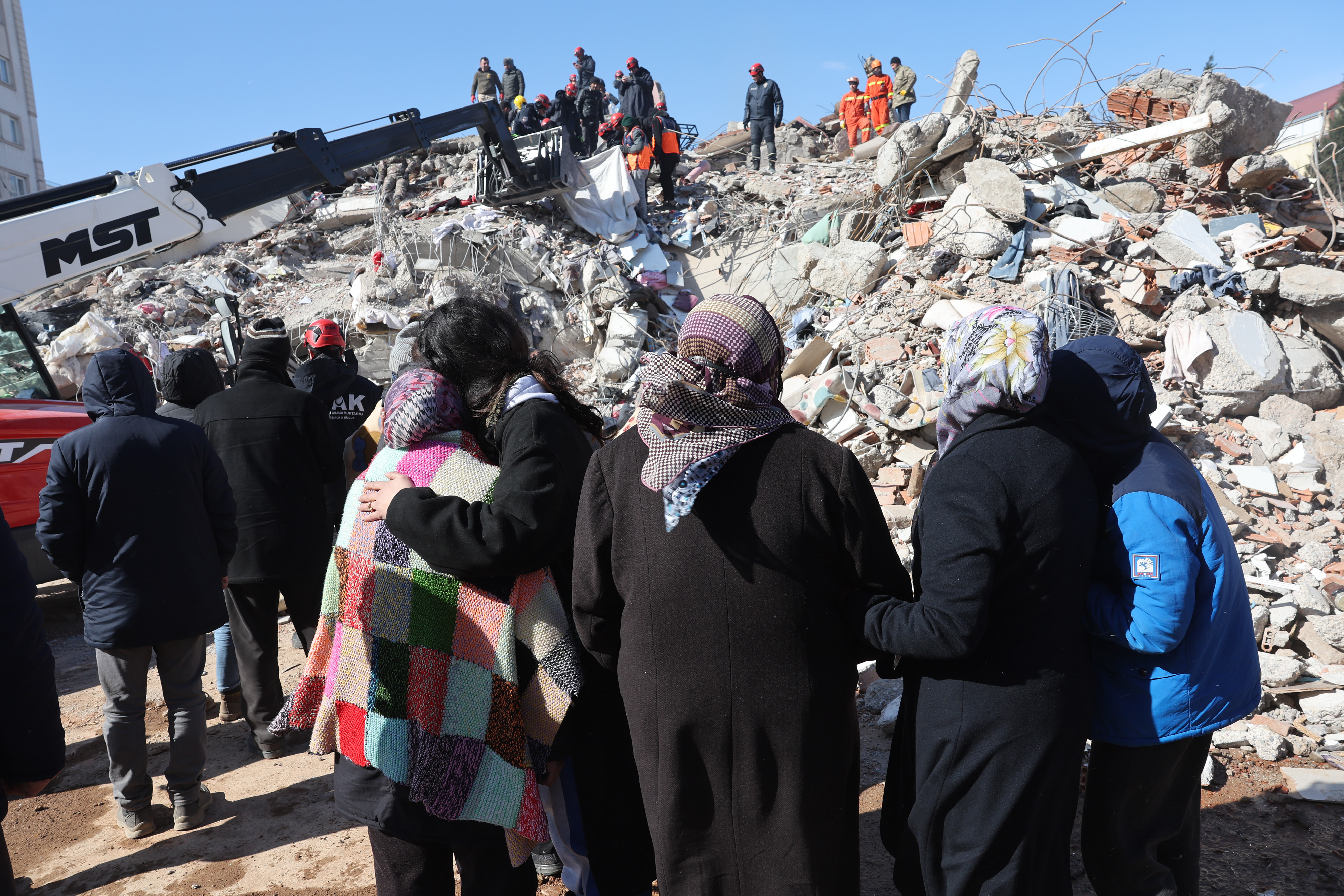 Le bilan des victimes de Palestiniens des tremblements de terre en Turquie et en Syrie est passé à 74 morts