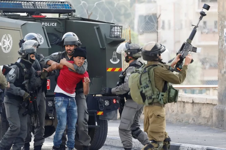 Les forces d’occupation capturent au moins 15 Palestiniens en Cisjordanie