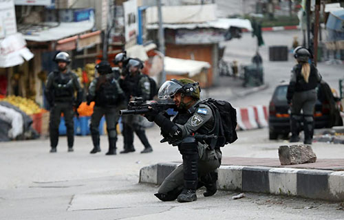 Un enfant blessé et des dizaines de personnes étouffées dans une attaque israélienne sur Kafr Qaddoum