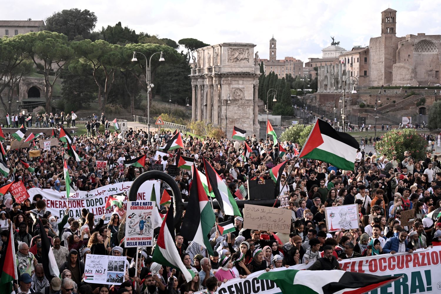 Une manifestation massive à Rome pour dénoncer l'agression israélienne contre notre peuple