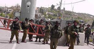 Les forces militaires d'occupation installent un poste de contrôle militaire à Hébron
