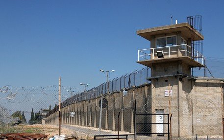 Depuis 100 jours, des détenus administratifs palestiniens refusent de se présenter devant les tribunaux israéliens