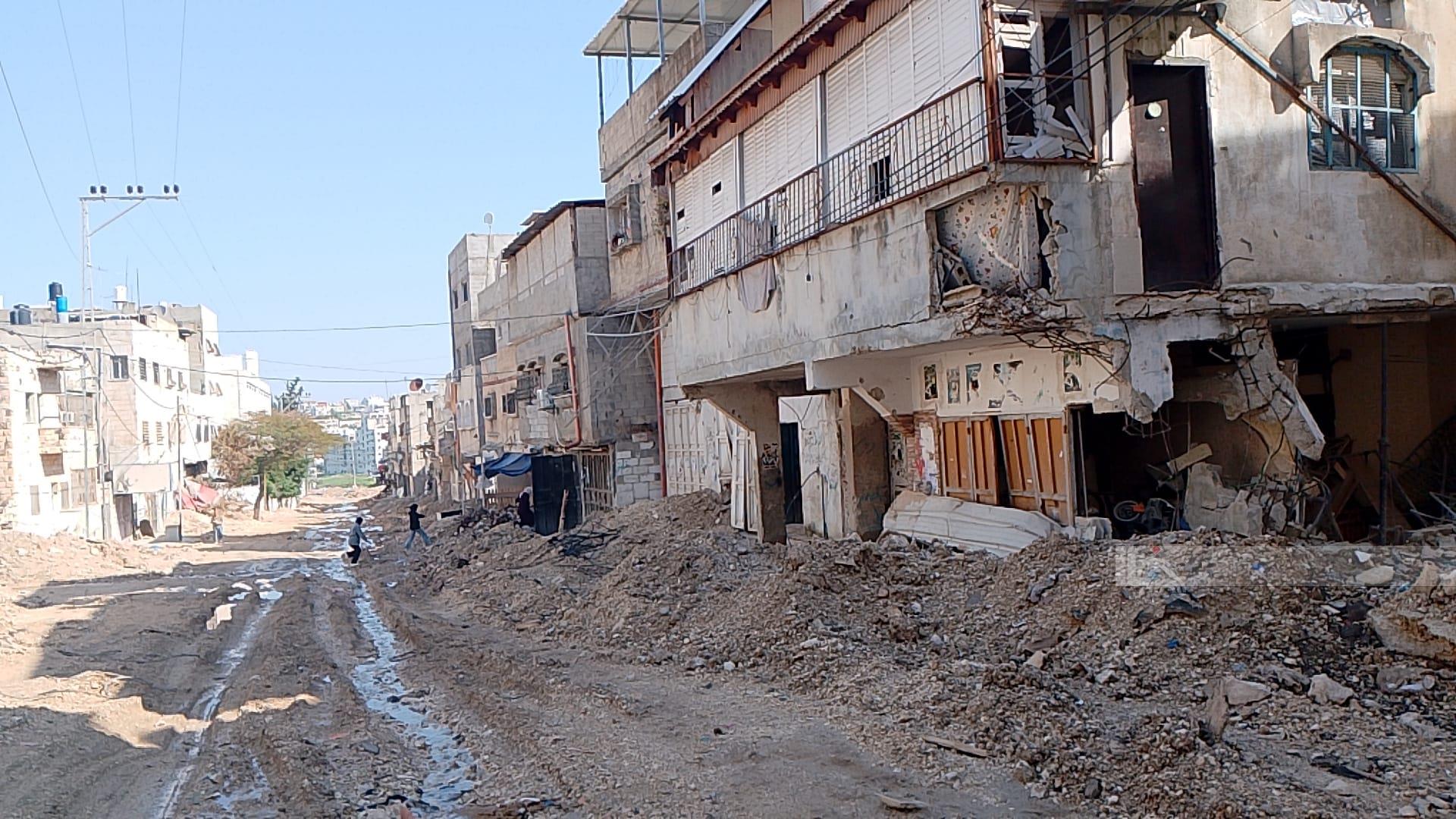 L'occupation envoie des renforts militaires dans la ville de Tulkarem et ses deux camps et continue de démolir et de brûler des maisons