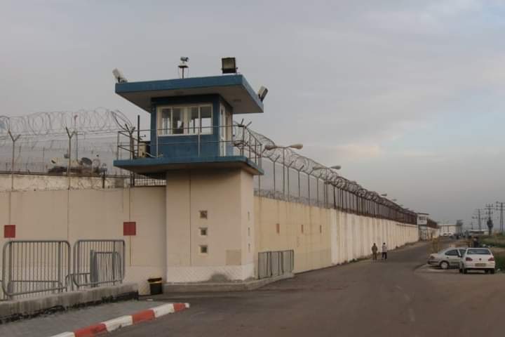 Pour le 14ème jour consécutif, les prisonniers luttent contre les mesures abusives des geôles de l’occupation 