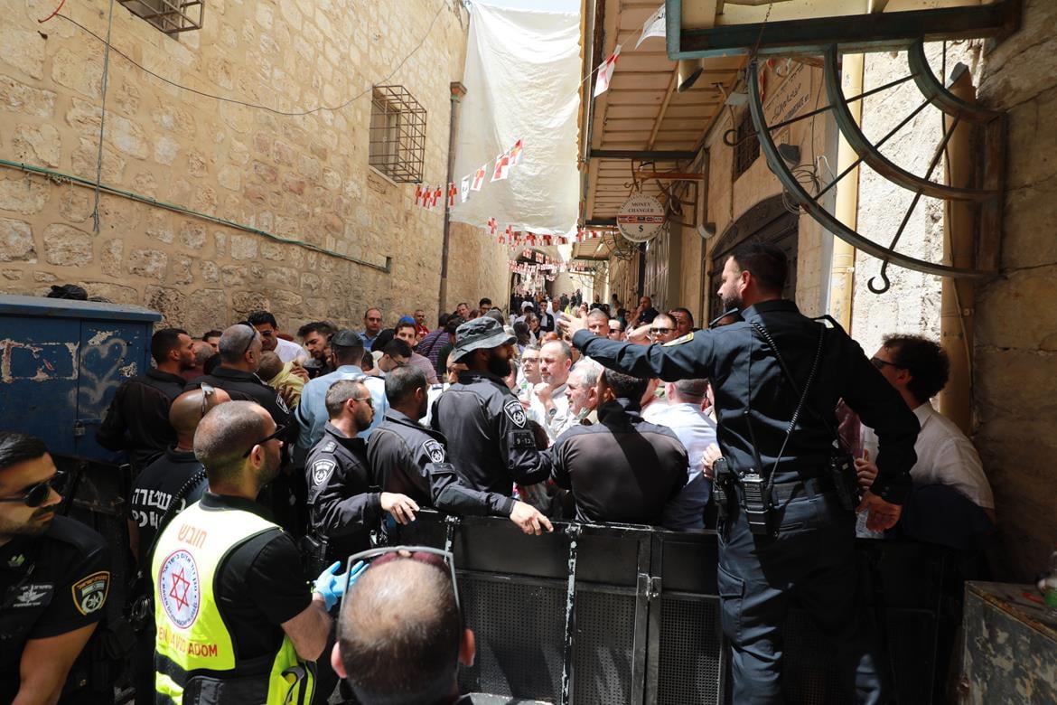 Les institutions  arabes orthodoxes à Jérusalem condamnent l'attaque de l'occupation contre les célébrations du "Samedi de la Lumière"