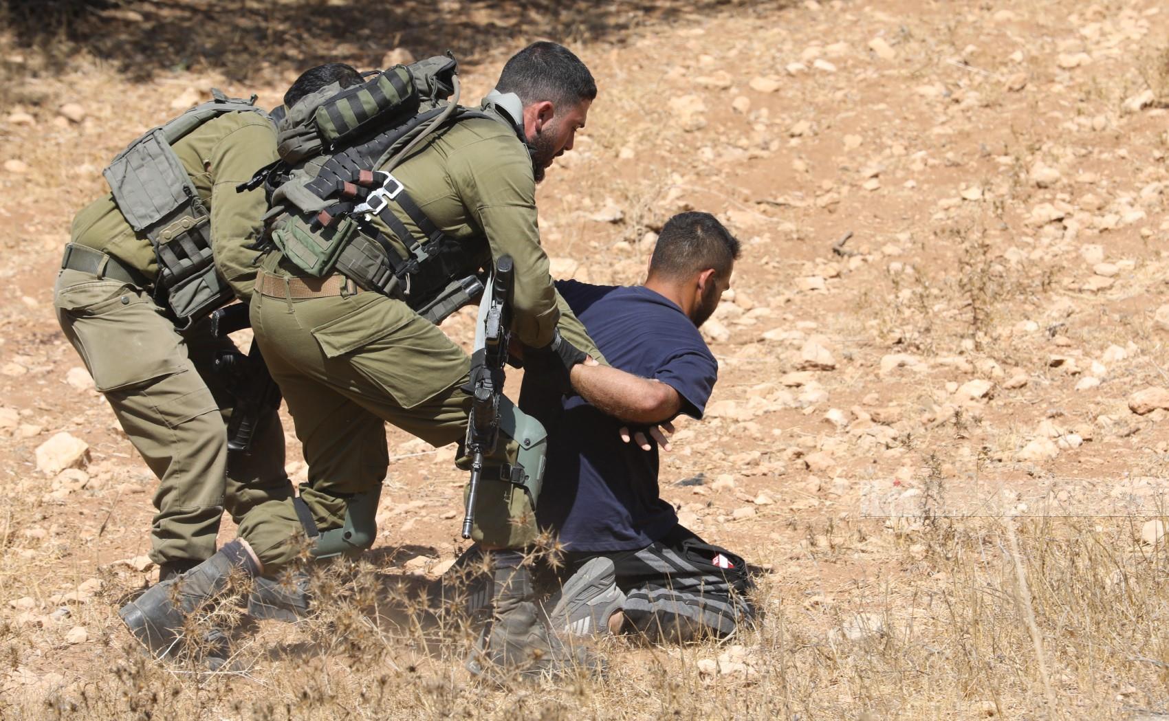Vague israélienne d'arrestations à grande échelle visant les civils Palestiniens 
