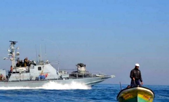 Un pêcheur blessé par balles israéliennes dans la mer de Gaza