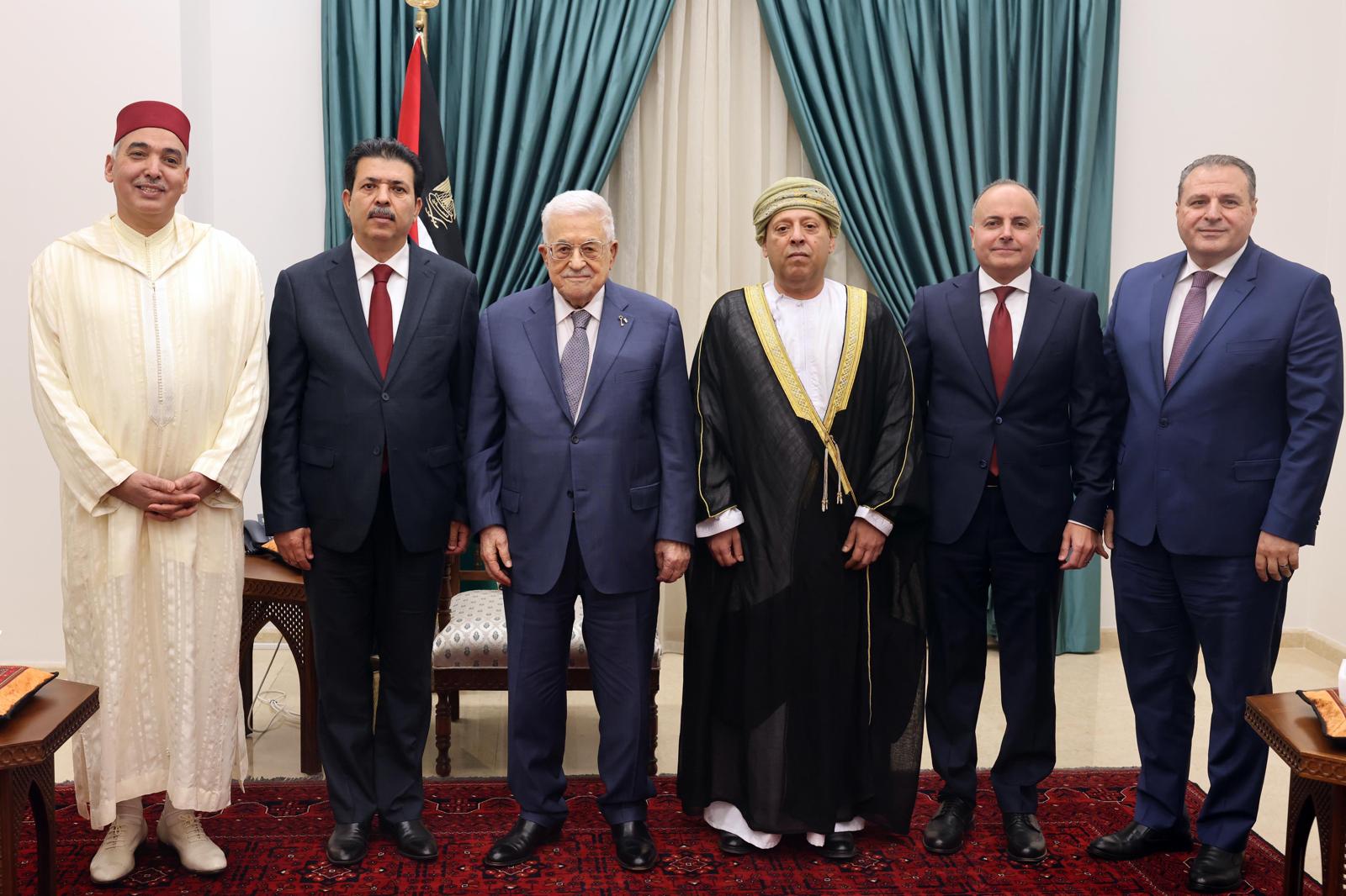 Le président reçoit les ambassadeurs arabes résidents et accrédités auprès de l'État de Palestine.