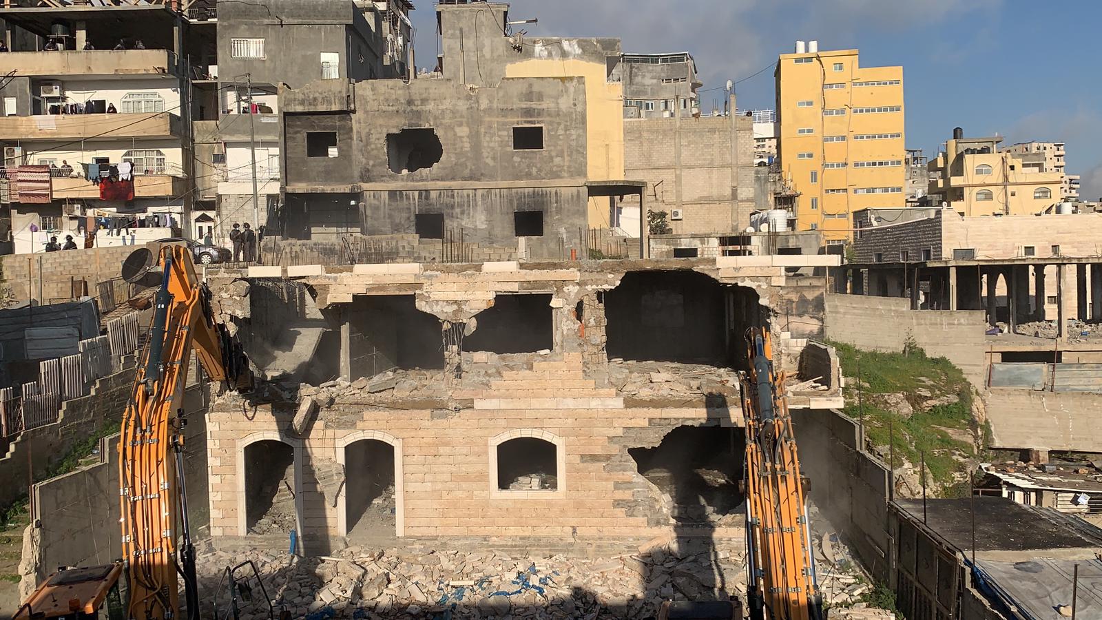 Une maison de deux étages détruite par les bulldozers d’occupation à Jérusalem