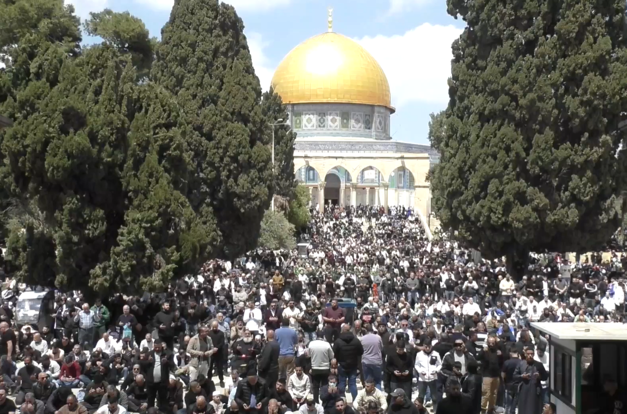 100 000 fidèles accomplissent la prière du vendredi à la mosquée Al-Aqsa