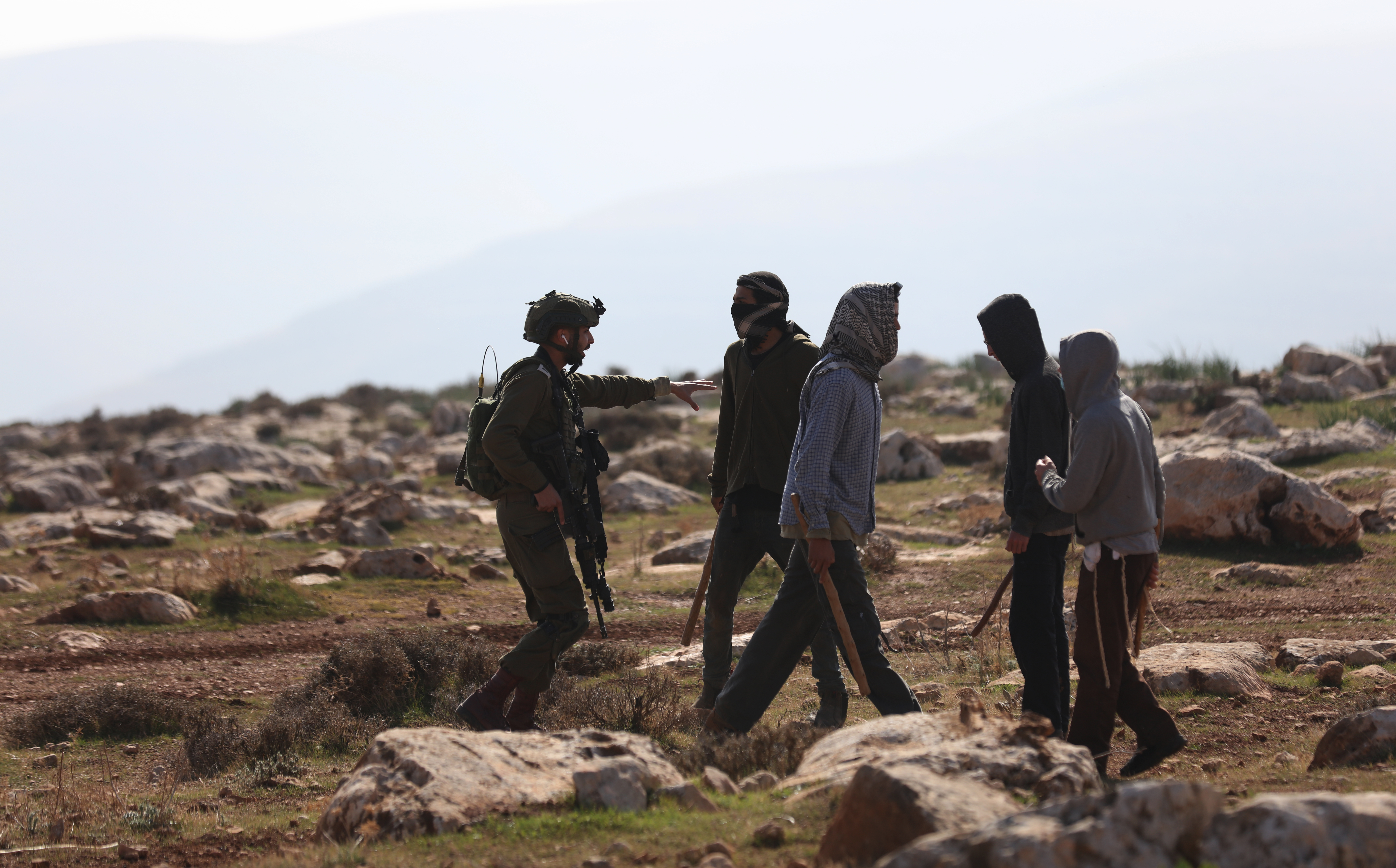 Un jeune Palestinien blessé et des dizaines d'autres étouffés lors d’affrontements avec l’occupation en Cisjordanie