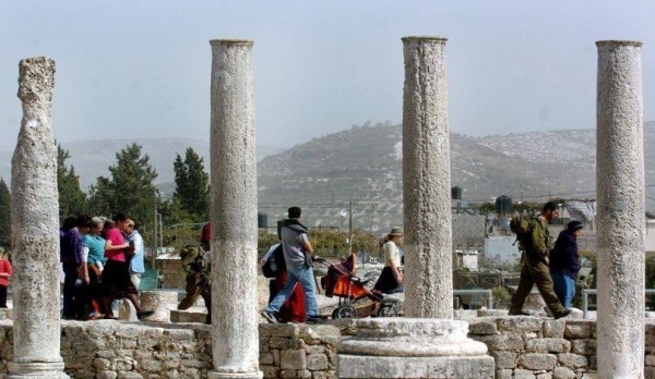 Les colons envahissent le site archéologique de Sabastiya  
