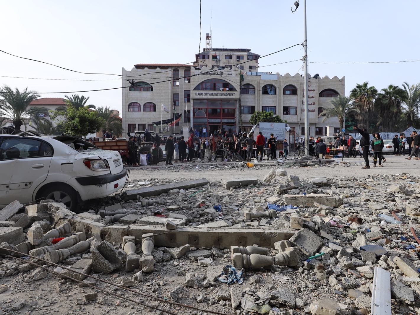 L'occupation bombarde le troisième étage de l'hôpital Al-Amal
