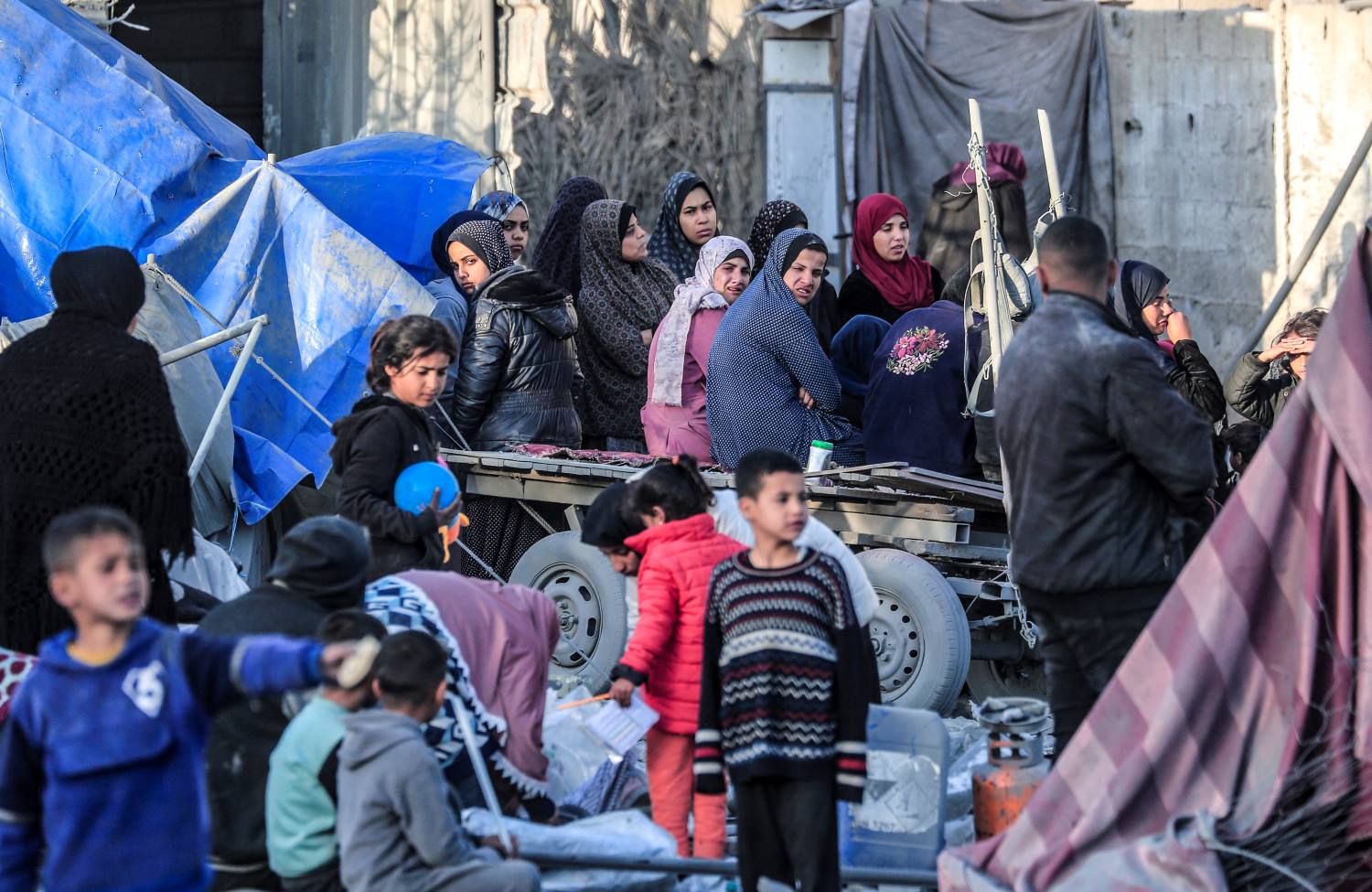 L'occupation cible les maisons des citoyens à Khan Yunis, Deir al-Balah et al-Rimal