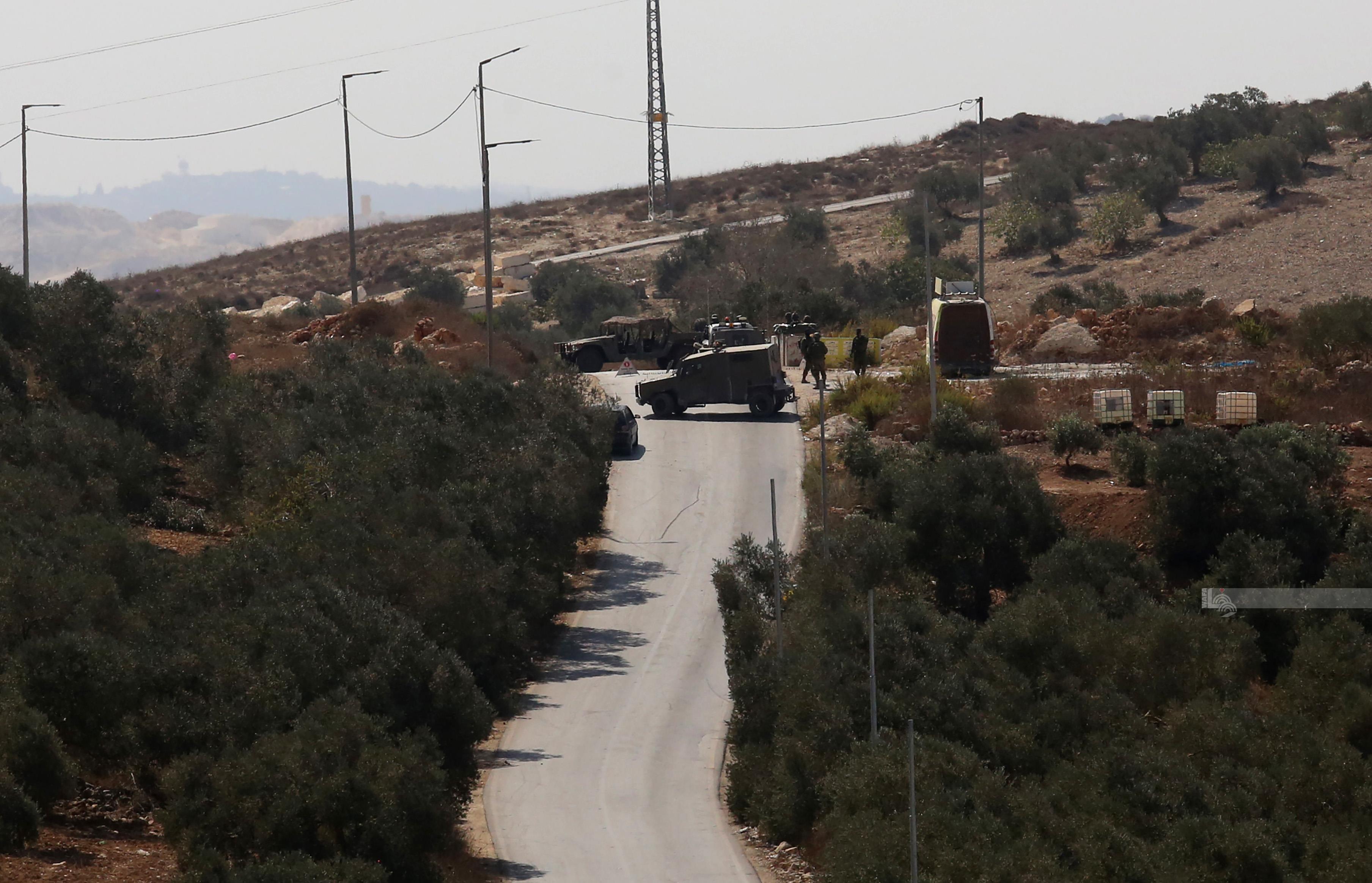 L'armée israélienne bloque une route secondaire à l'ouest de Salfit