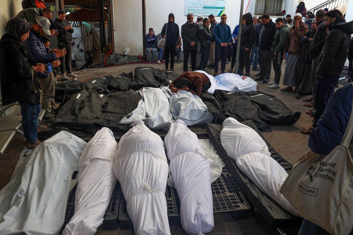 15 Palestiniens tués et des dizaines de blessés dans des bombardements israéliens sur Khan Younis
