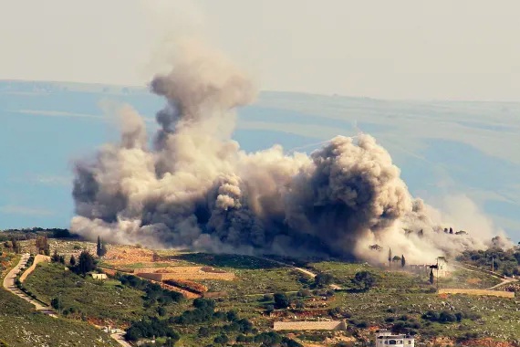 Israël renouvèle ses frappes aériennes sur le sud du Liban