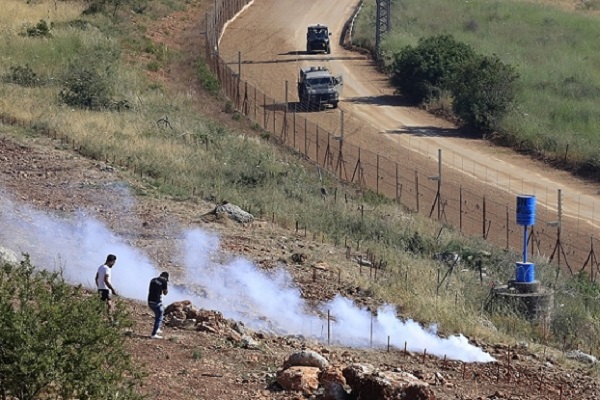 Des Libanais suffoqués après que les forces d'occupation répriment une marche à Kafr Shuba