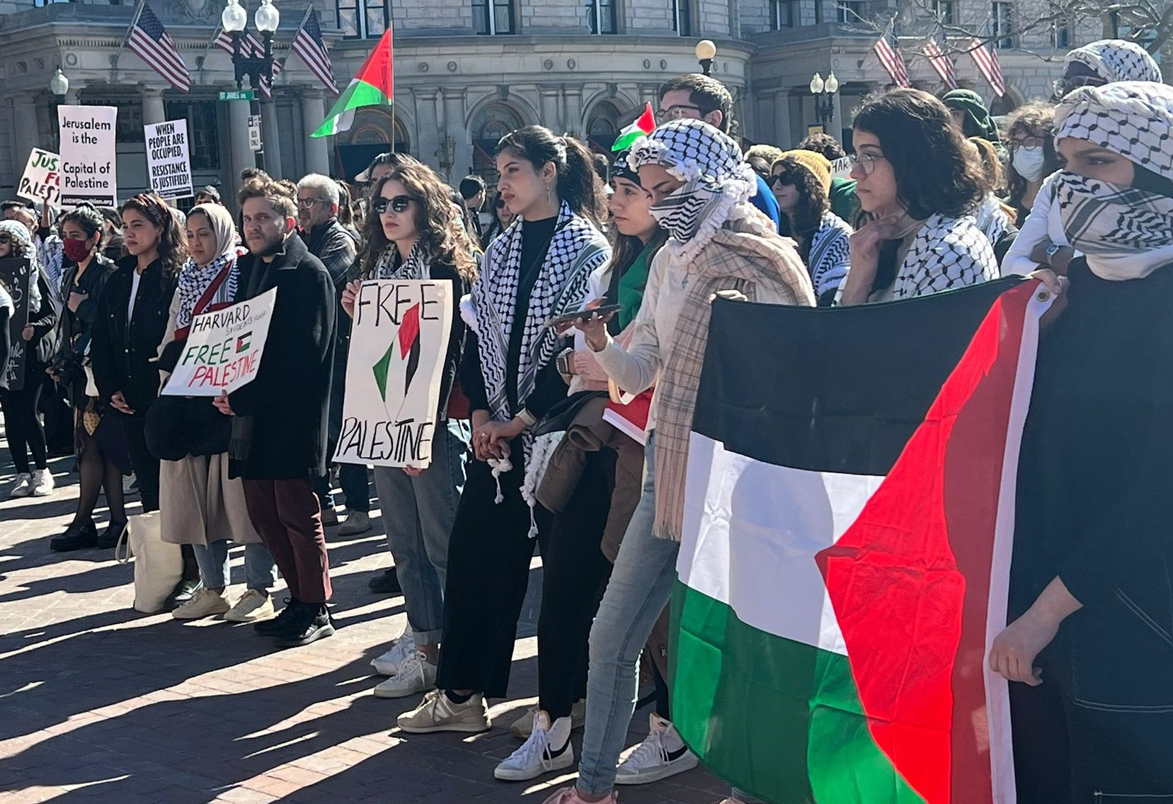 Manifestation à Boston, États-Unis, pour condamner les attaques israéliennes contre la mosquée Al-Aqsa