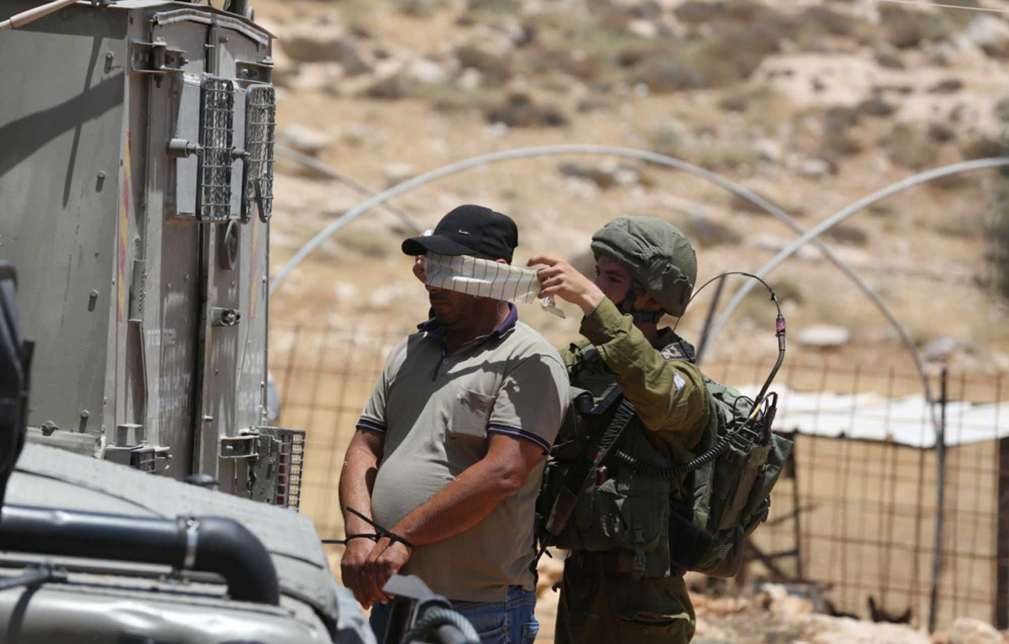 L’armée israélienne arrête 3 Palestiniens et blesse 9 citoyens en Cisjordanie occupée