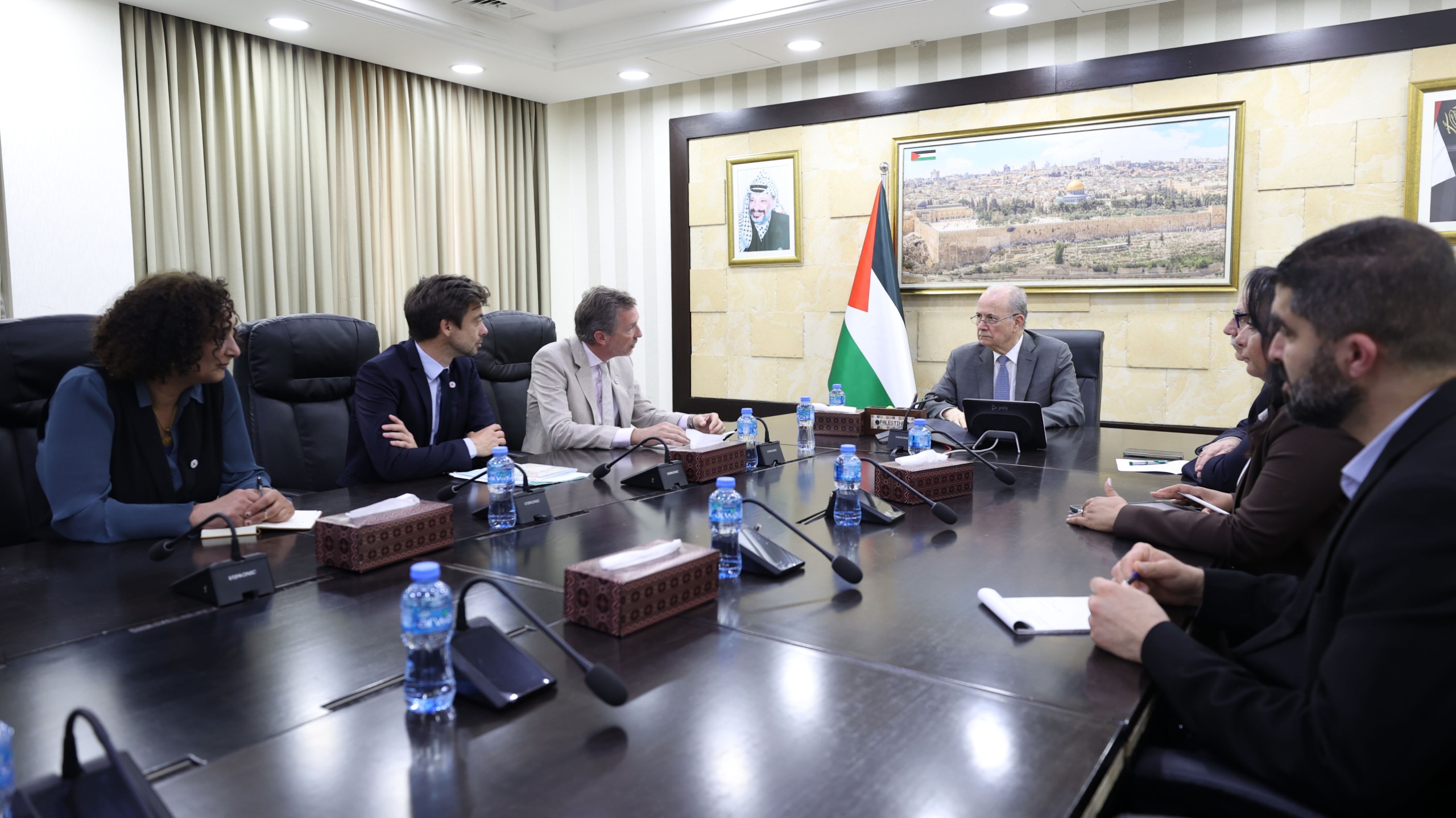 Le Premier ministre examine avec le CICR le soutien au secteur de la santé et les conditions de détention des prisonniers palestiniens