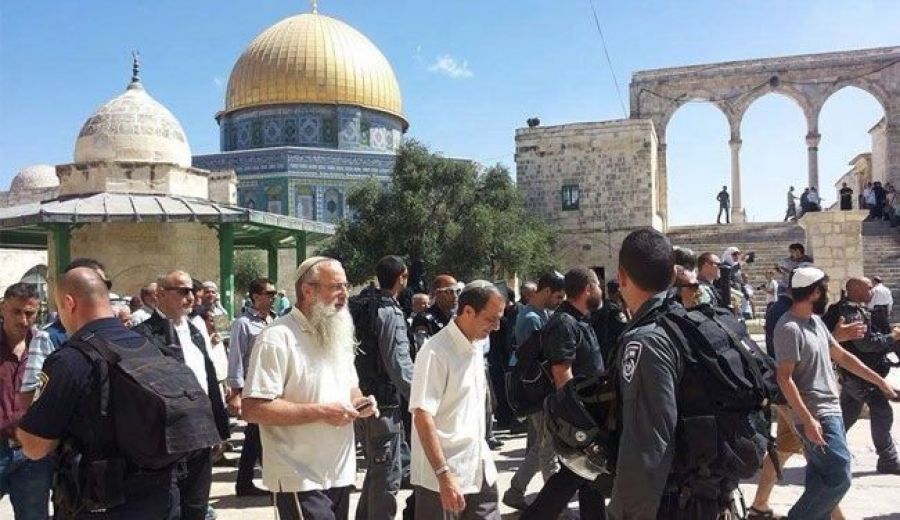 Des colons prennent d’assaut la mosquée Al-Aqsa
