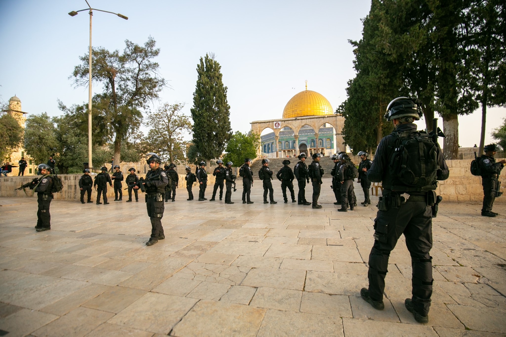 Des dizaines de colons israéliens profanent Al-Aqsa