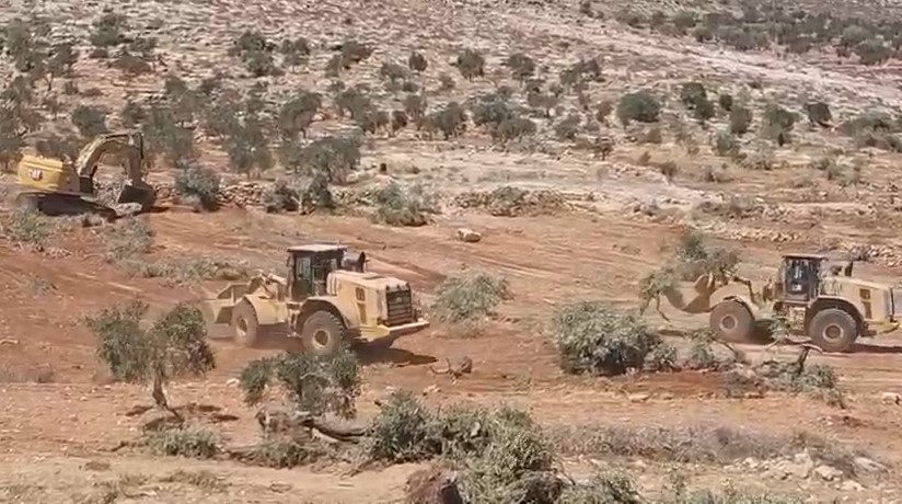 L’armée israélienne poursuit la destruction de terres à Al-Mughayyir