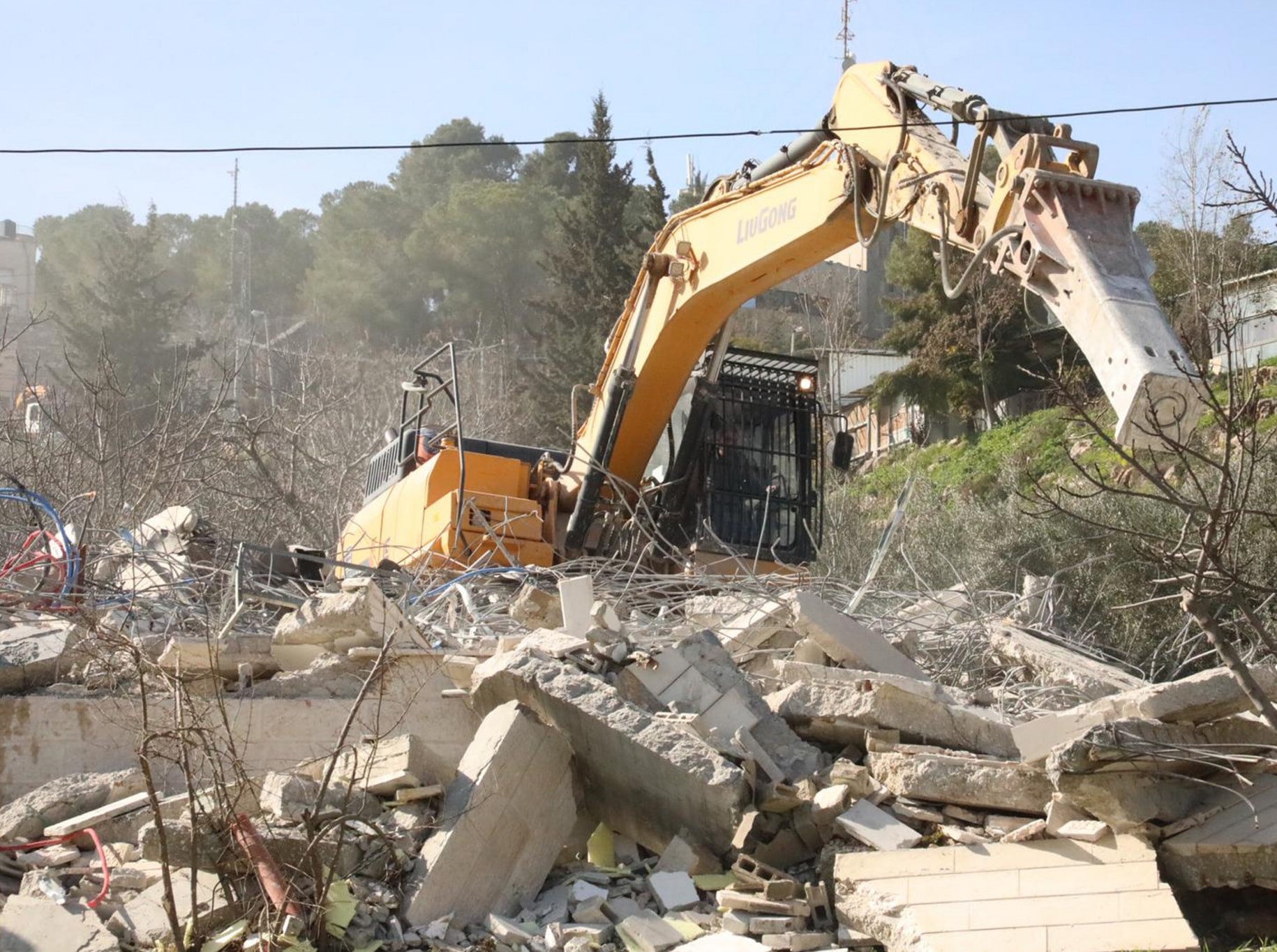 Deux frères jérusalémites obligés de vider le contenu de leurs maisons avant de les détruire eux-mêmes à Silwan 