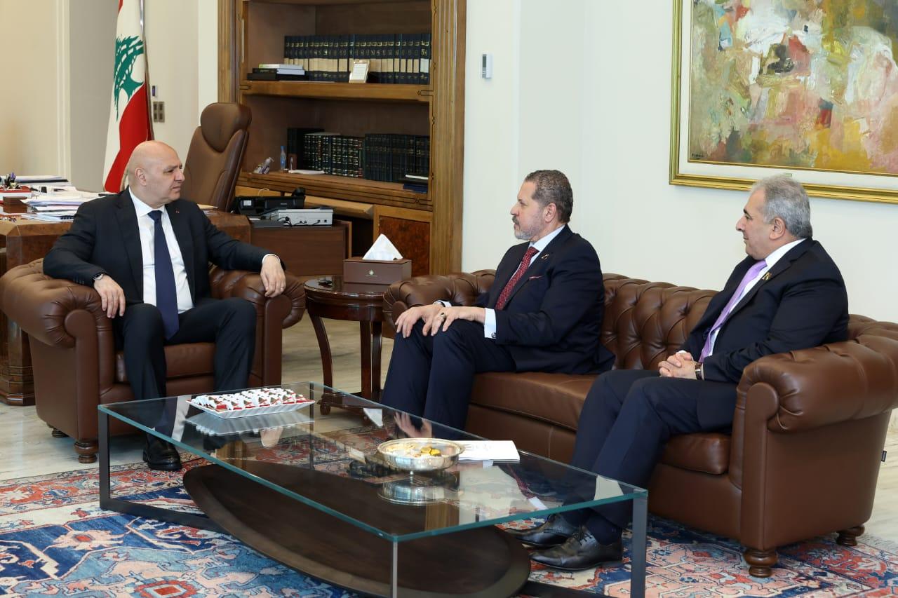 Le président libanais reçoit l'envoyé spécial du président palestinien Mahmoud Abbas