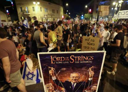Pour la 25eme semaine, des milliers d'Israéliens manifestent exigeant la démission de Netanyahu