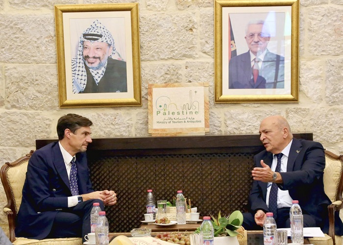 Al-Hayek et le représentant de l'Union européenne discutent du renforcement de la coopération dans le domaine de la protection du patrimoine et du tourisme