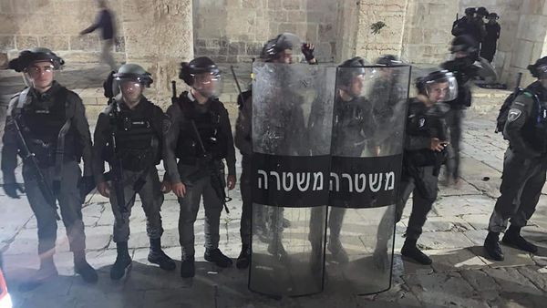 L'occupation ferme une rue à Jérusalem après l'appel à la prière du soir
