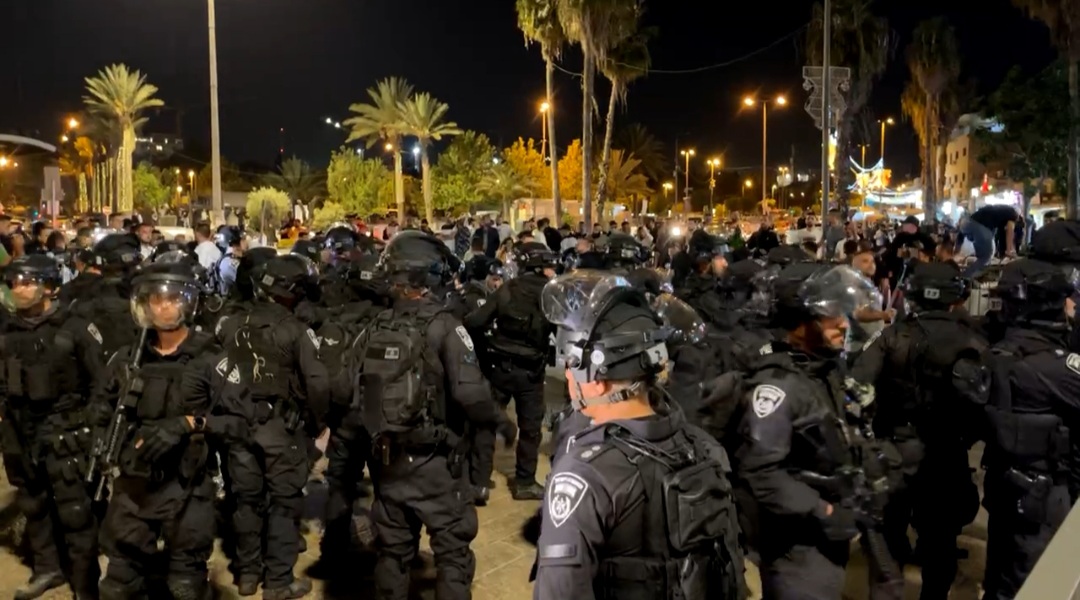 Les forces israéliennes arrêtent et blessent plusieurs Palestiniens à Jérusalem occupée