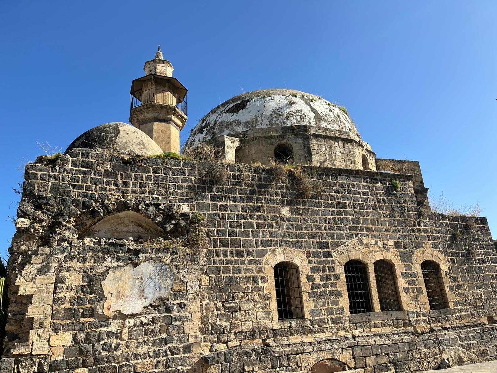 L'une des mosquées historiques en Palestine menacée d’être effondrée