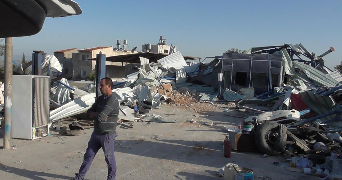 Deux installations commerciales démolies à Qalandia, au nord-ouest de Jérusalem
